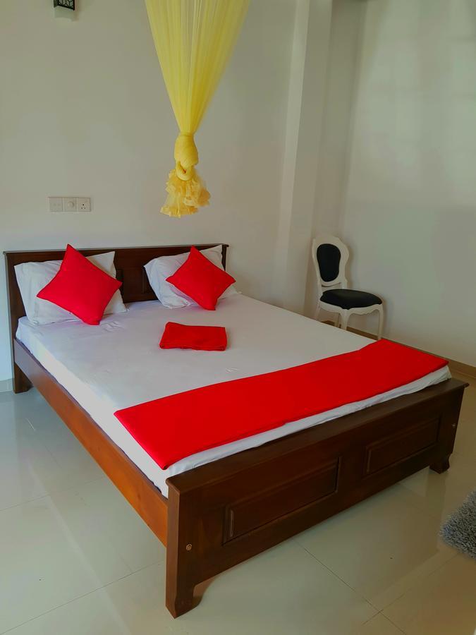 Oasis Beach Hotel Negombo Exterior foto